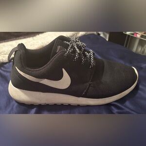 Nike Roshe One Size 9 Sneakers